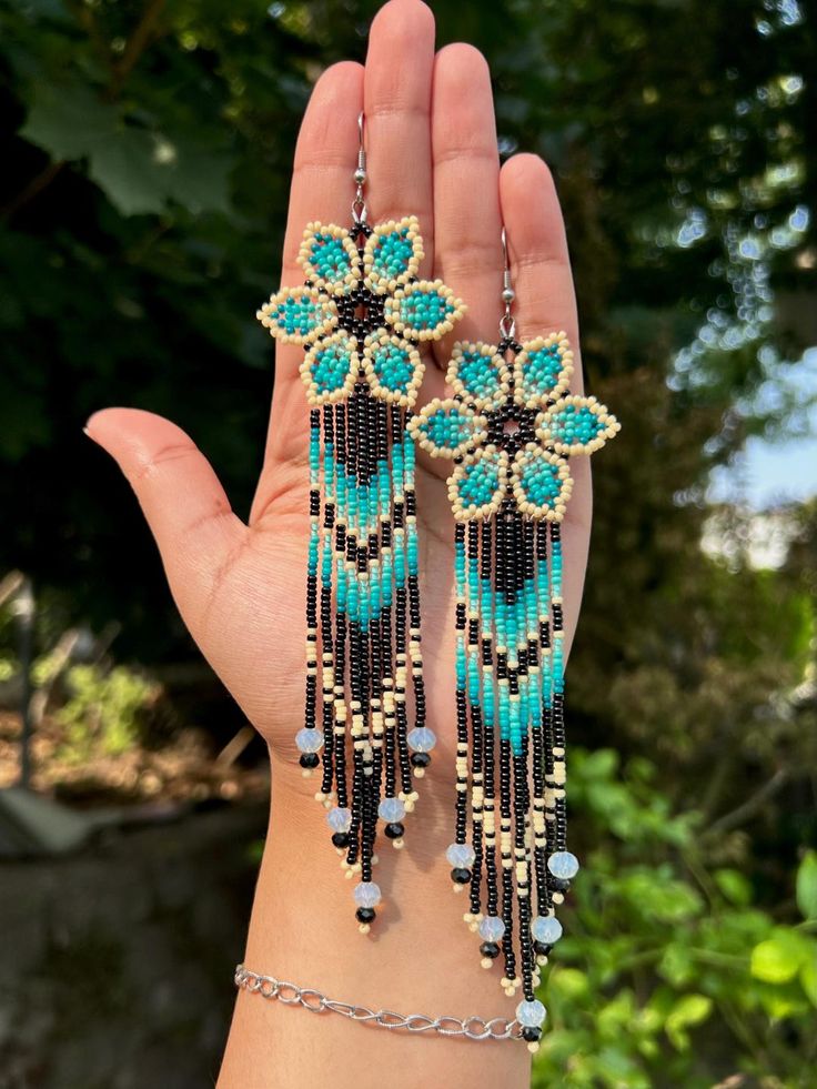 arete de flor color turquesa